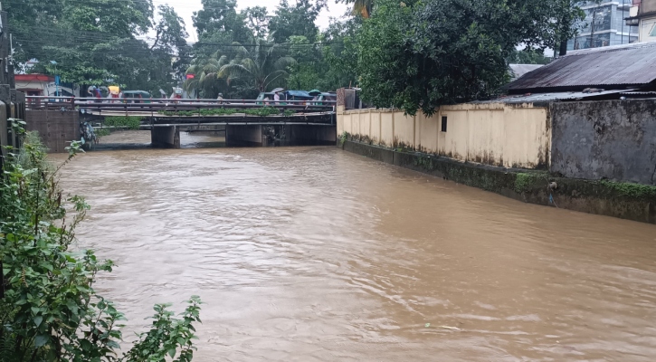 পাহাড়ি ঢলে প্লাবিত সিলেটের নিম্নাঞ্চল, নগরে জলাবদ্ধতা